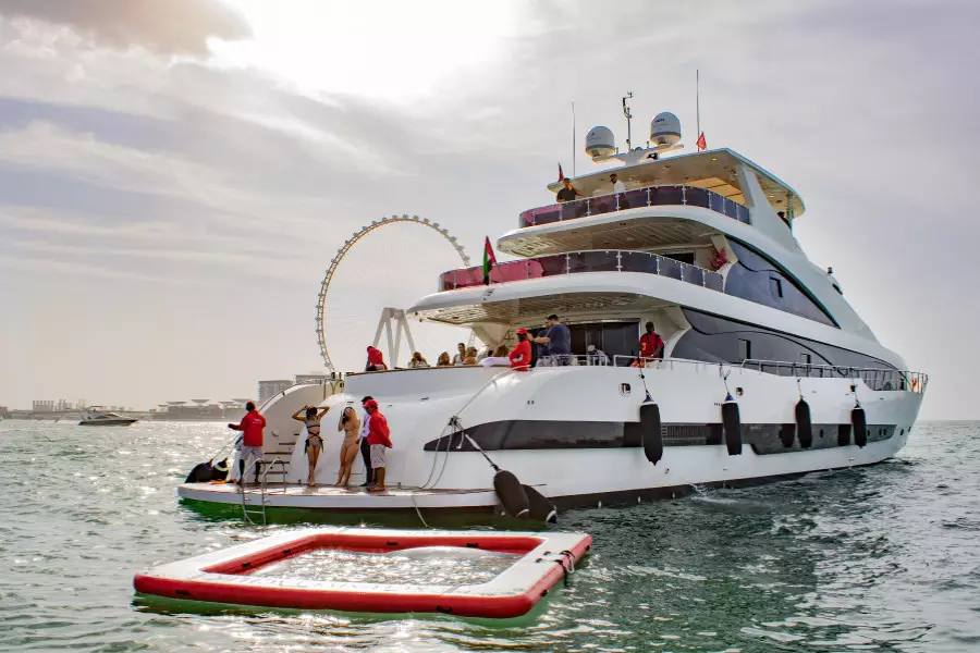 A First-Timer’s Guide to Finding the Best Yacht Rental in Dubai